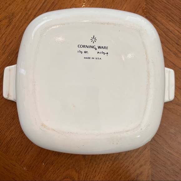 Vintage corningware white w/blue cornflowers 1 1/2 quart baking dish w/glass lid - Picture 6 of 10
